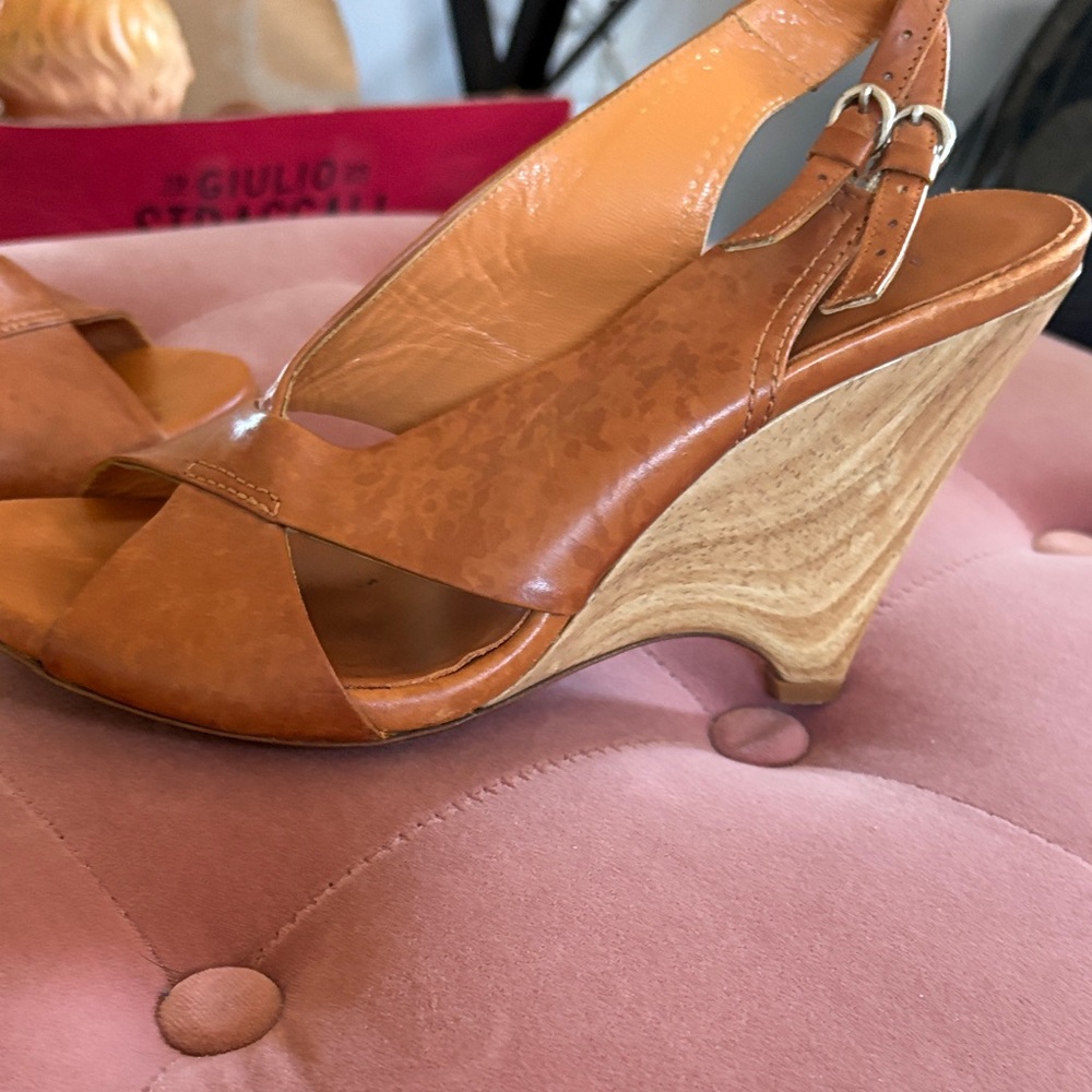 Chic Tan Wedge Sandals